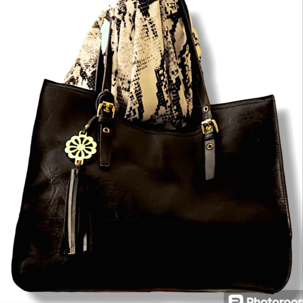 Bueno Black Vegan Leather Scoop Tote